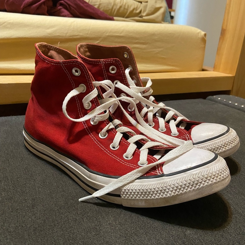Maroon high top converse Mens 10.5/women’s 12.5